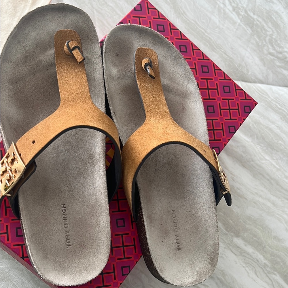 Tory Burch Tan Suede Platform Thong Sandals with Gold Logo Accent - Picture 7 of 8